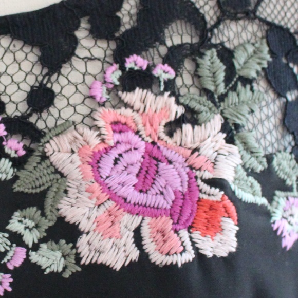 Lux II, lace and embroidered dress Large C1 - Picture 7 of 10